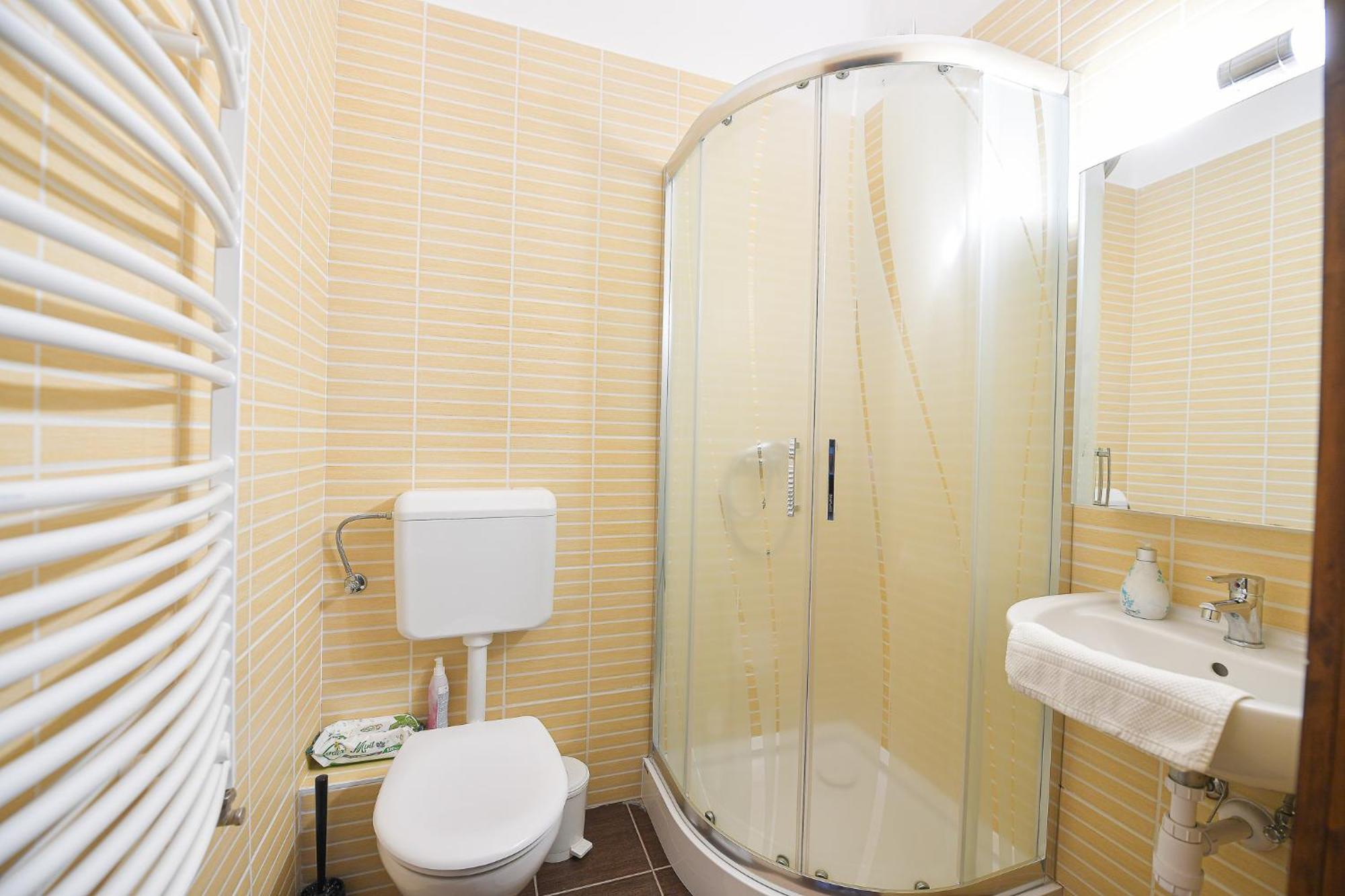 Kokusz Apartmanok 埃格尔 客房 照片