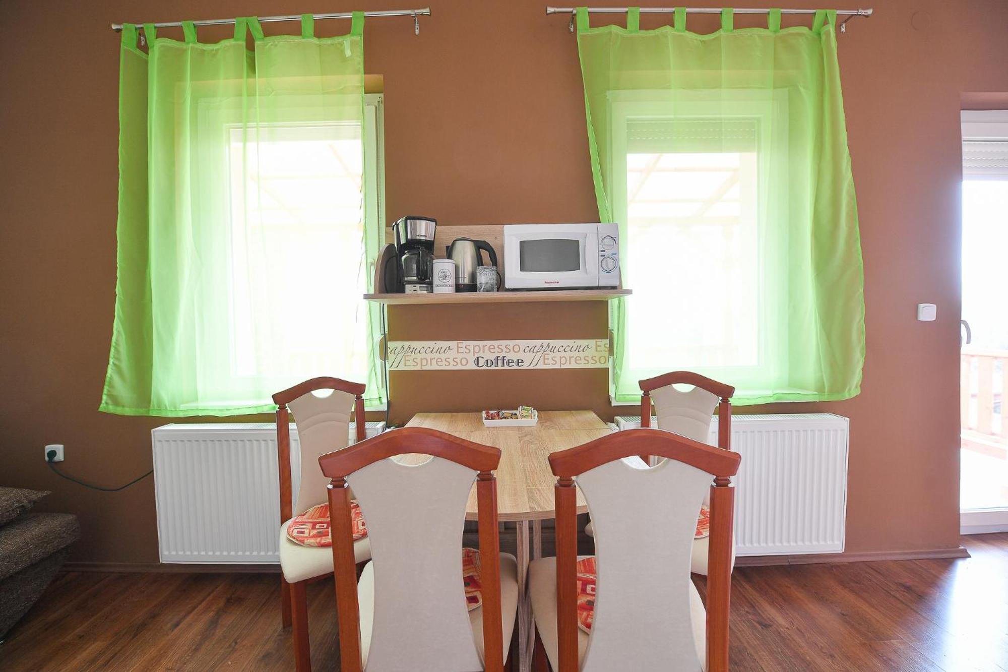 Kokusz Apartmanok 埃格尔 客房 照片