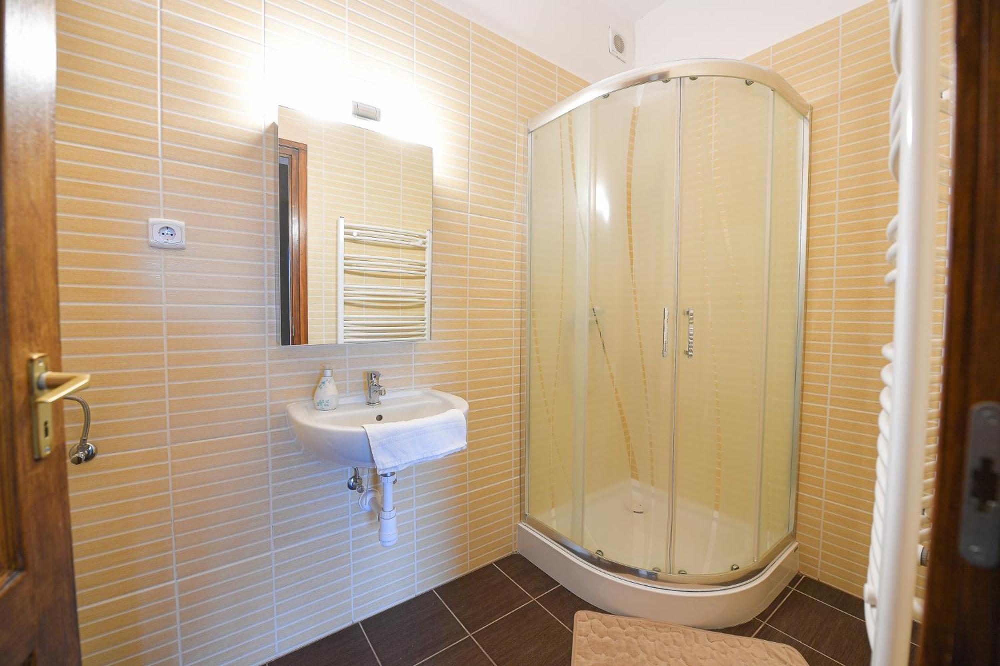Kokusz Apartmanok 埃格尔 客房 照片