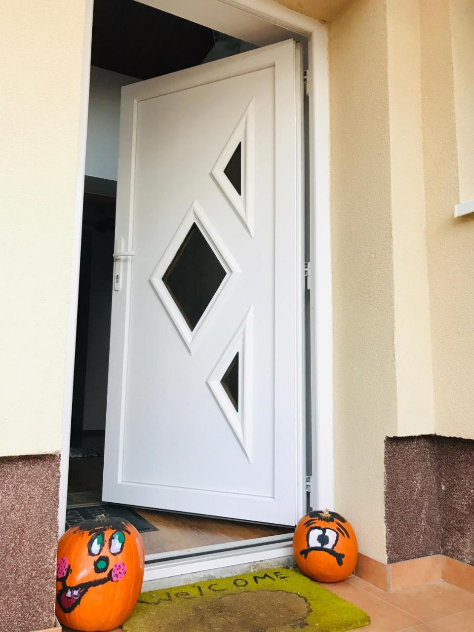 Kokusz Apartmanok 埃格尔 外观 照片