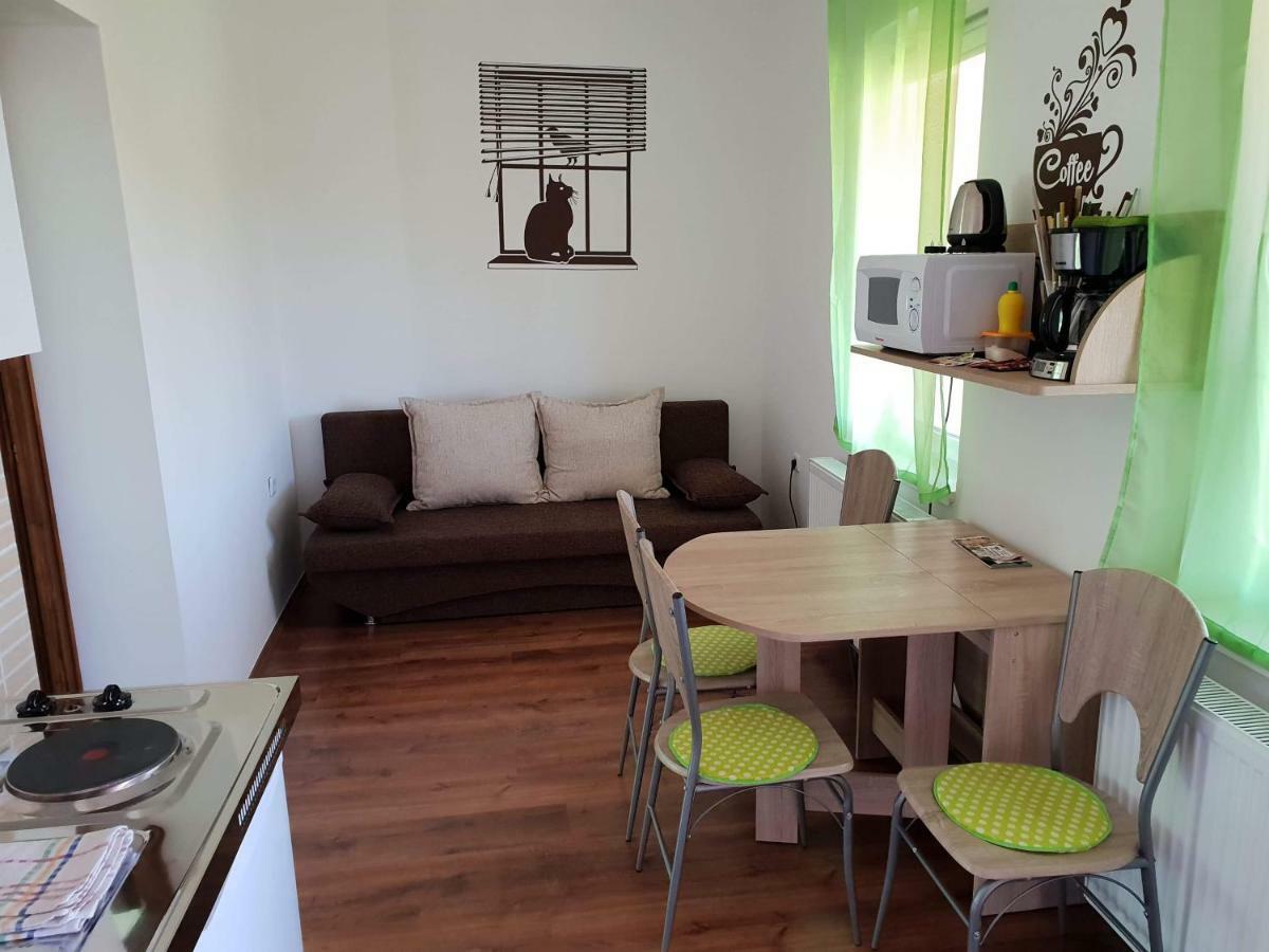 Kokusz Apartmanok 埃格尔 外观 照片
